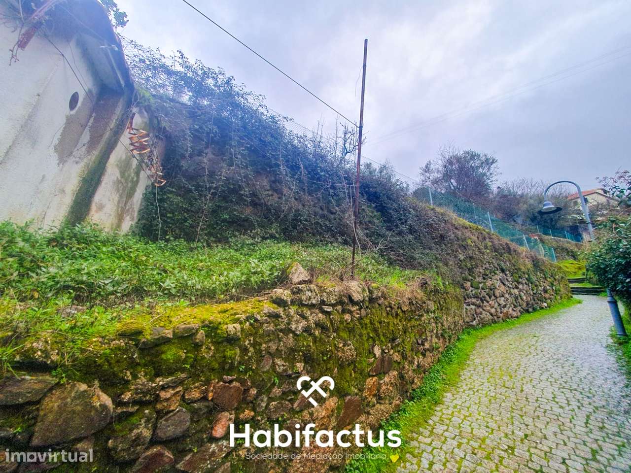 Moradia para reconstrução na Zona Histórica de Seia - Guarda. - Grande imagem: 4/35