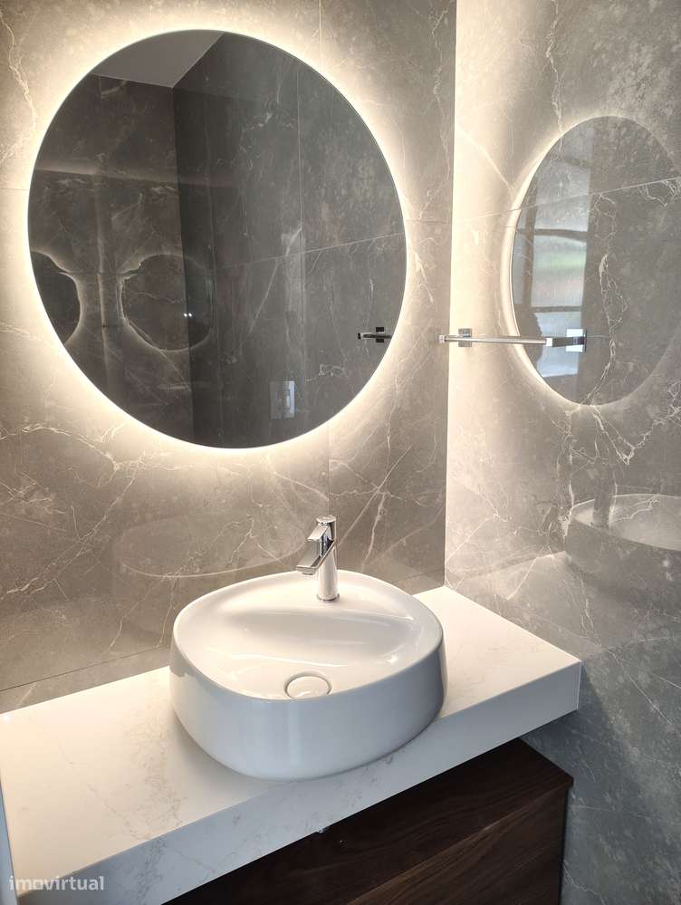 Moradia T4 com piscina e jardim em Canidelo-9