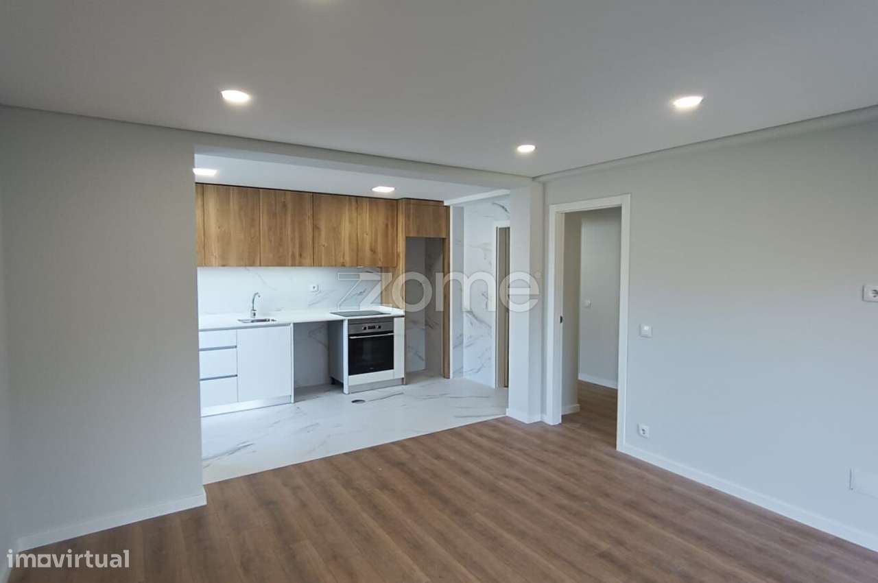 T2 COMPLETAMENTE RENOVADO NO CENTRO DE PAREDES - Grande imagem: 4/25