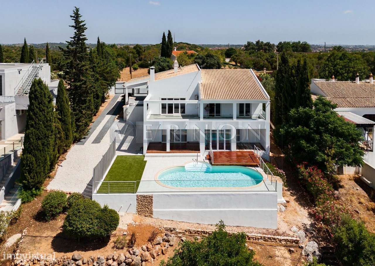 Moradia Renovada T4 com Vista Rio Arade, Piscina e 2.450 m² de Terreno-6