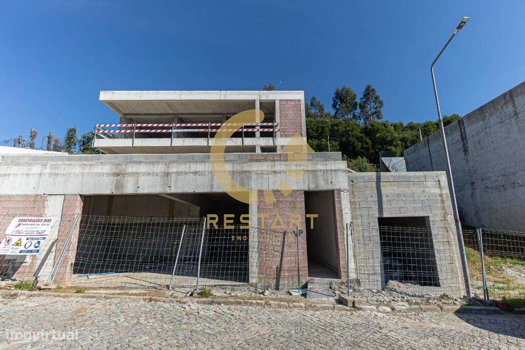 Moradia T4 de Luxo com Vistas Deslumbrantes sobre o Rio Douro-38