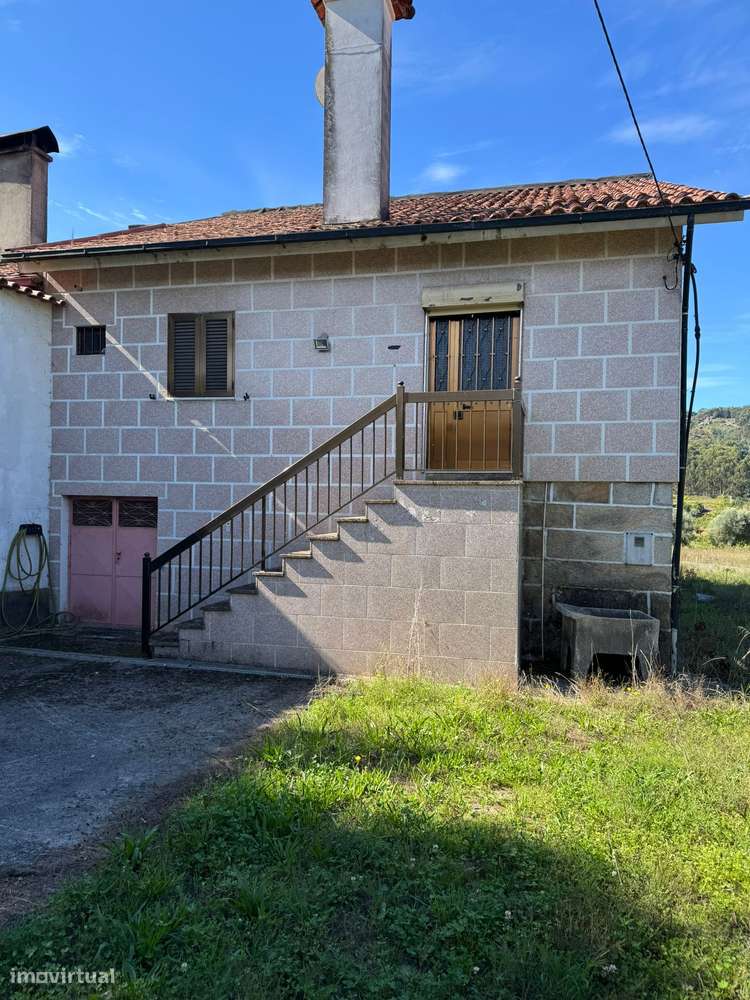 Moradia T5 em Beiral do Lima com terreno-6