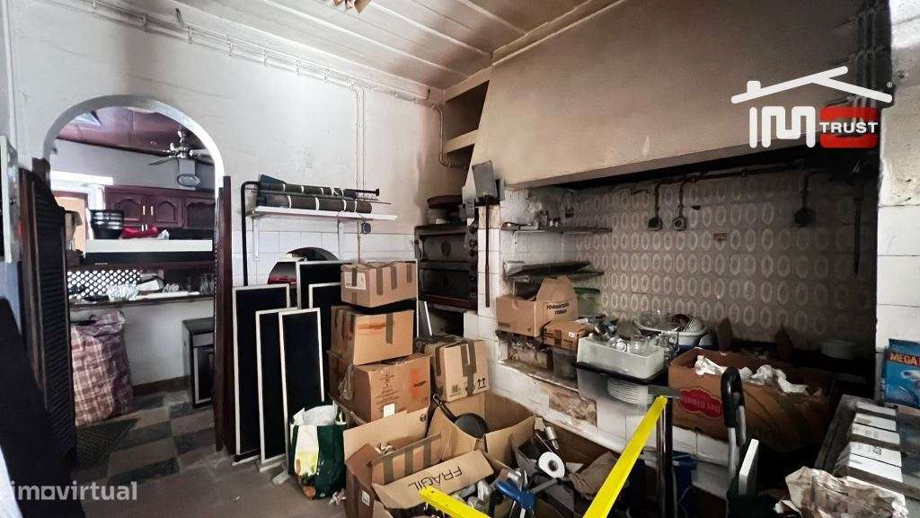 Prédio Habitacional Rés-do-Chão e 1º andar no Centro do Montijo - P...-13