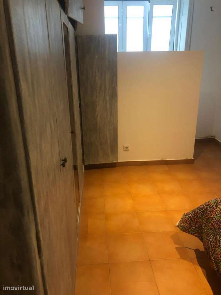 Quarto - localizado em Marquês de Pombal Lisbon - Grande imagem: 2/10