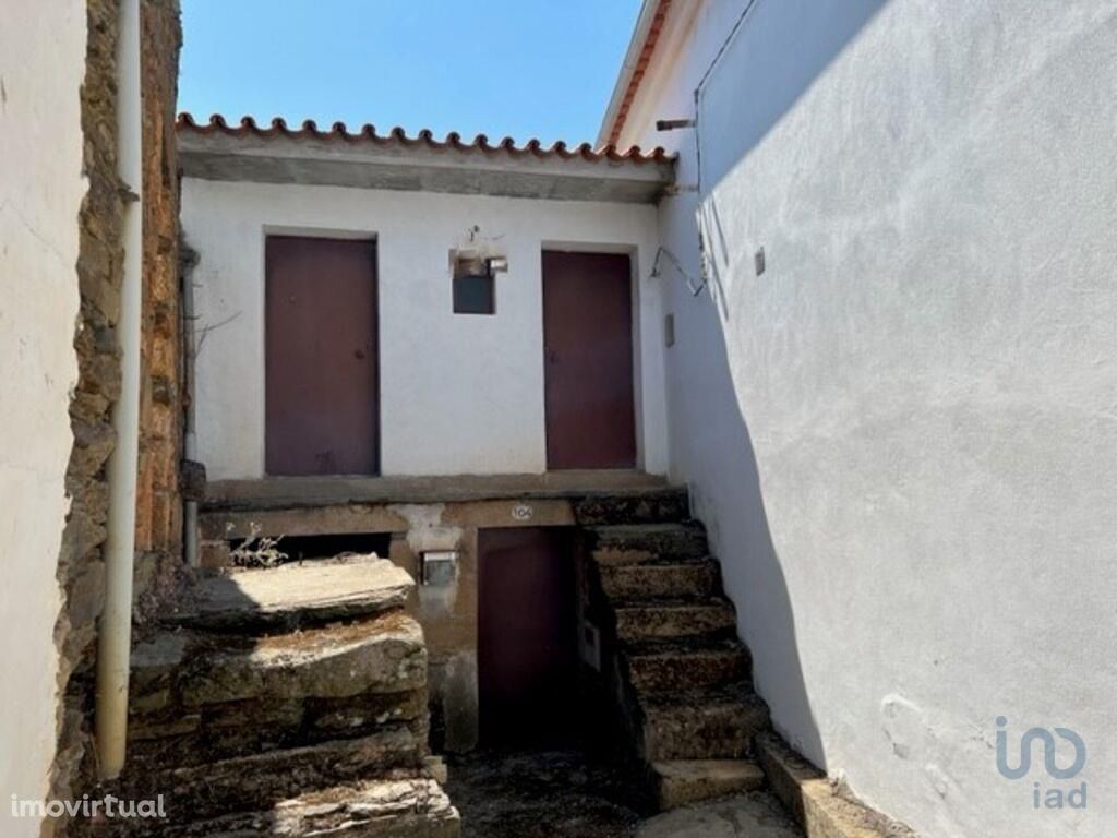 Casa de aldeia em Bragança de 76,00 m2