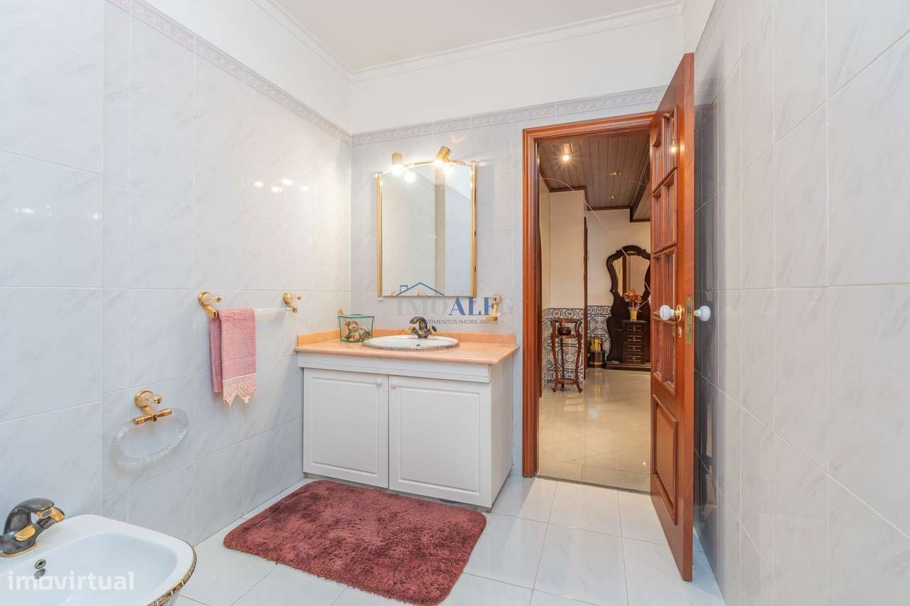 Apartamento T3 em Massamá, junto ao Shopping Center-14