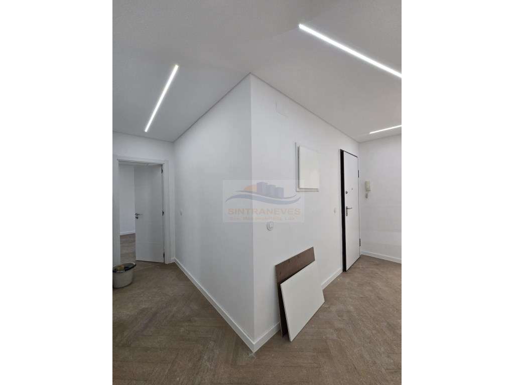 T3 Junto á Urbanização Vila Chã, com 2 WCS e Varandas - Totalmente ...-46