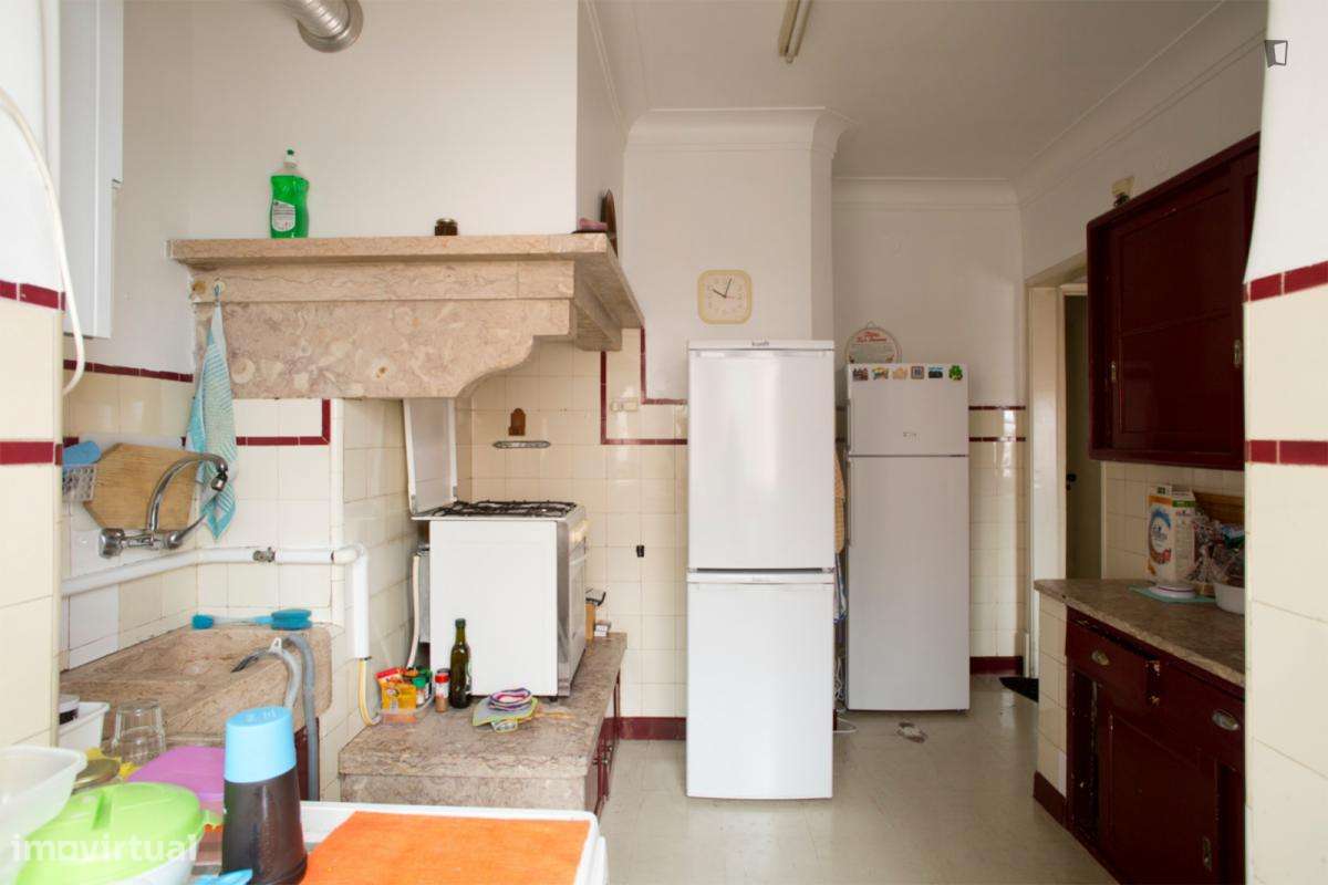 Quarto - localizado em Roma-Areeiro Lisbon - Grande imagem: 4/50