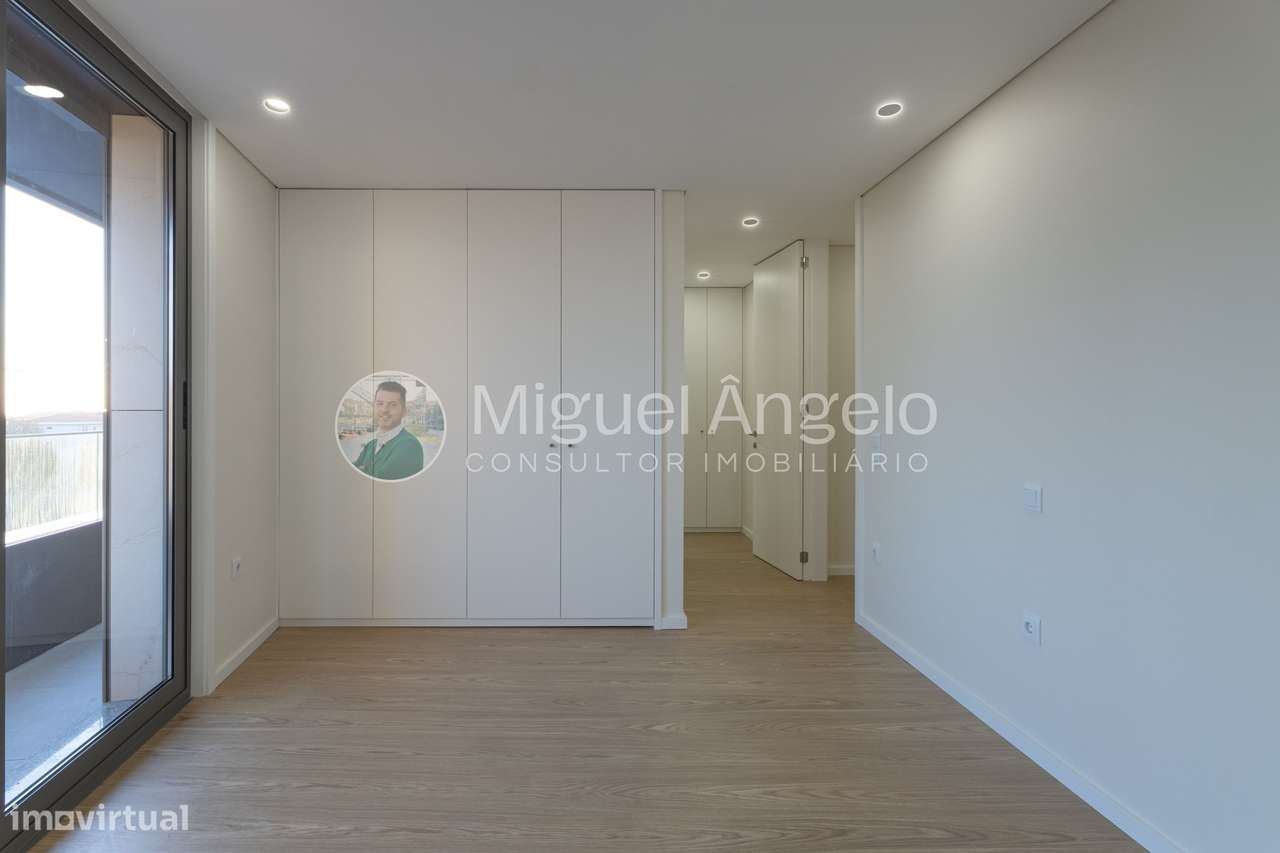 T2 moderno com varanda e garagem no Twins 22 – Espinho-22
