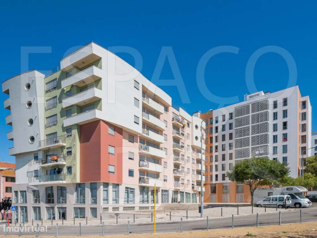 T3 com Vista Rio, Estacionamento e 2 Varandas junto à Estação de Br...-55