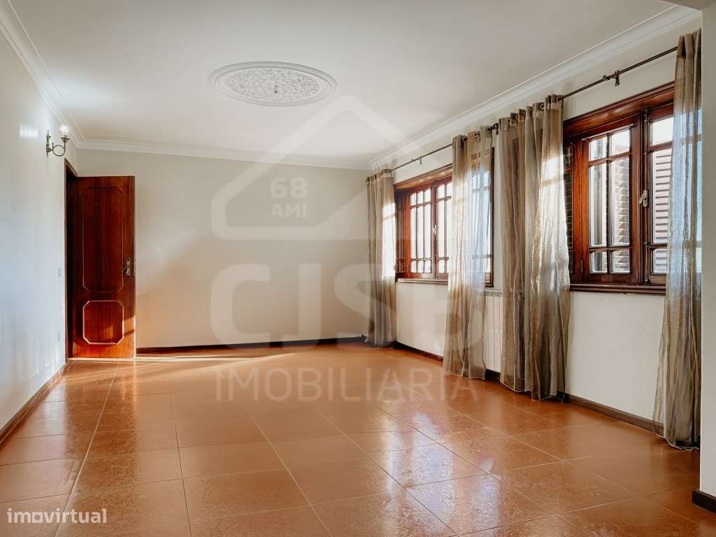 Moradia Isolada T5+3 em Salvaterra de Magos-10