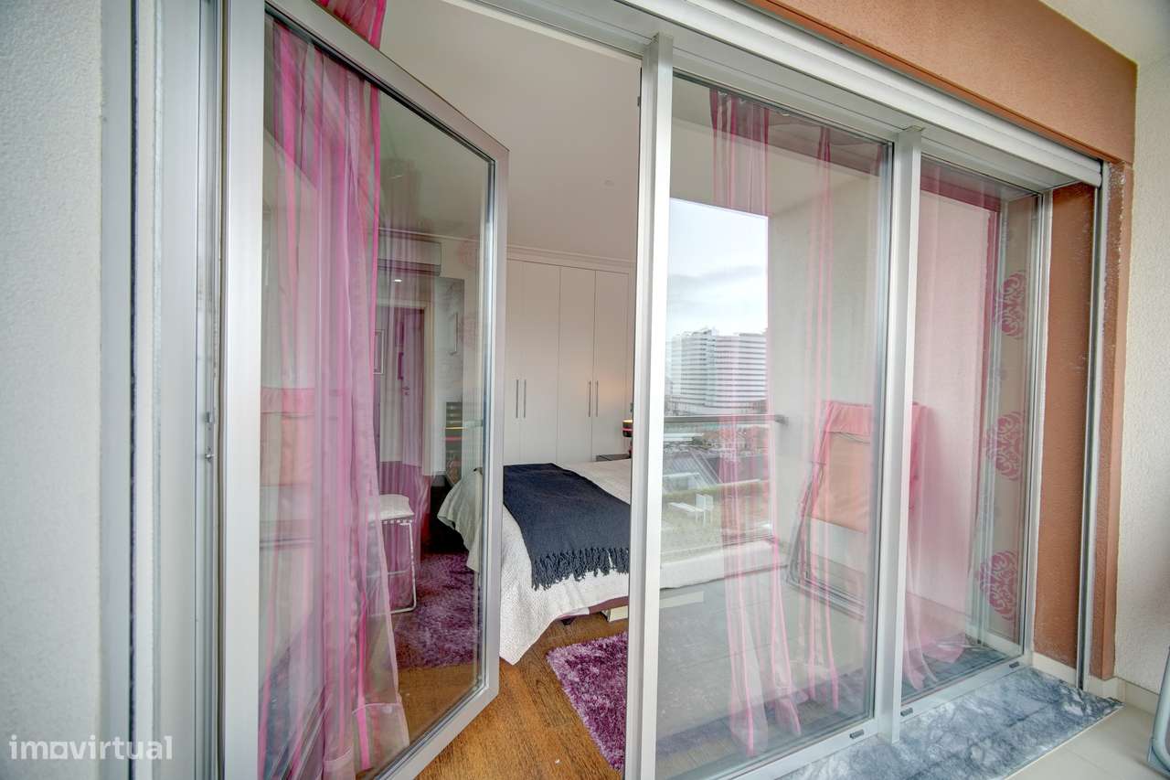 Apartamento em condomínio fechado com Vista Rio-16