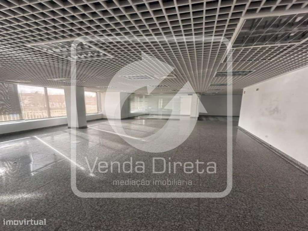 Loja com 334 m² + 3 Estacionamentos | Centro de Miranda do Corvo - ... - Grande imagem: 4/20