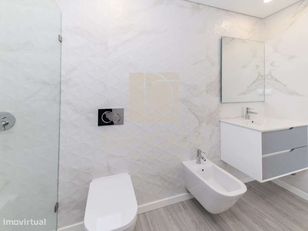 R300 Moradia T3+ 1 (sala de 40m2 localizada centro Fernão Ferro)-38
