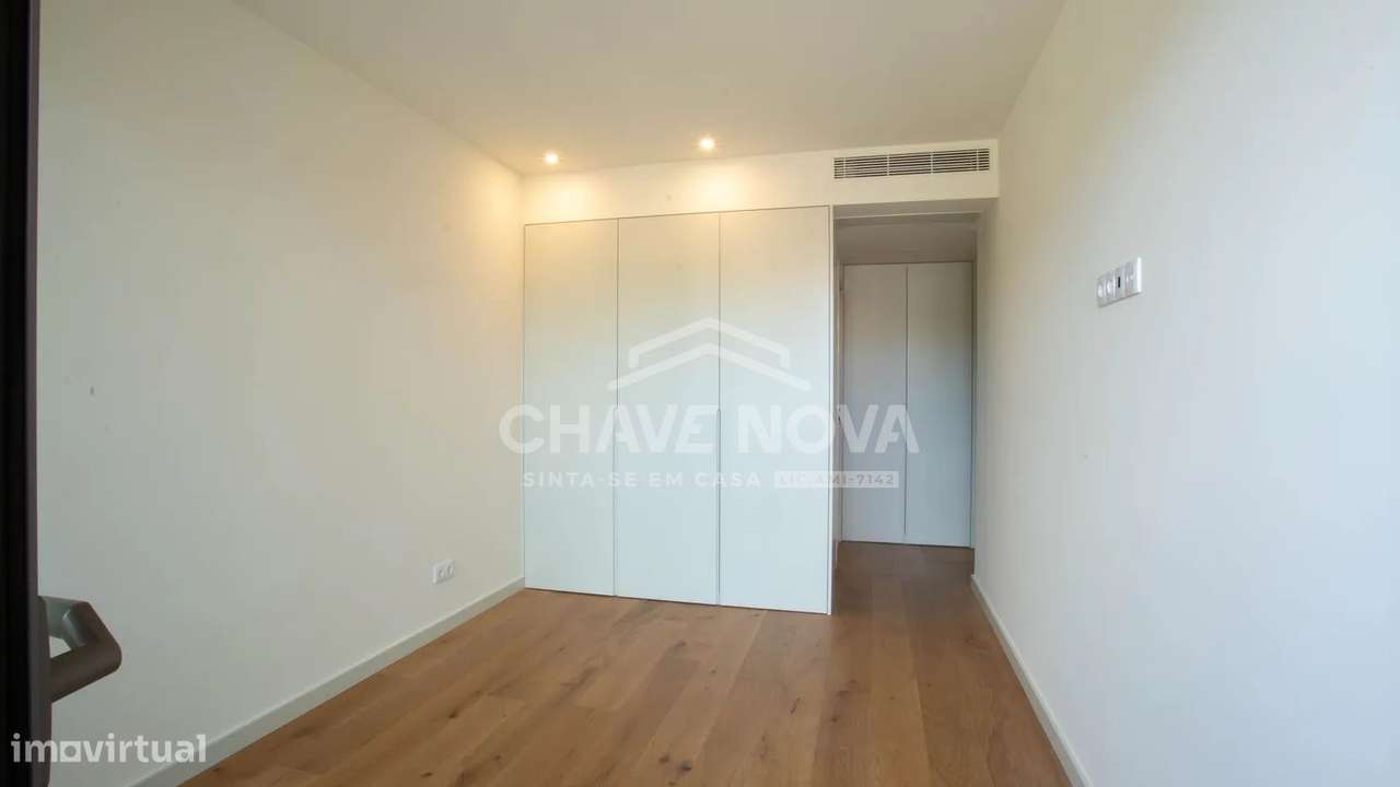 T2 c/ Garagem e Piscina em Oliveira do Douro-32