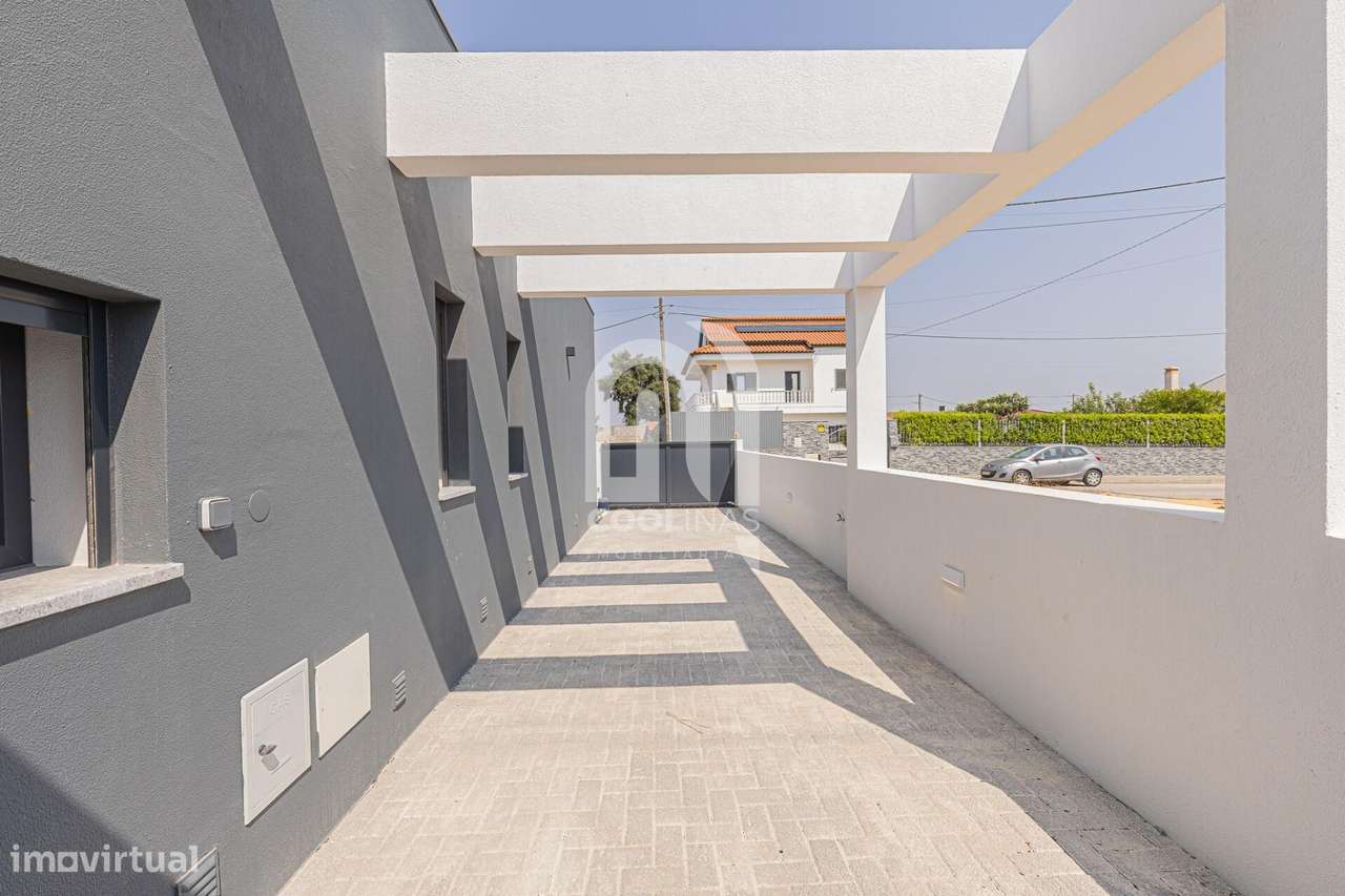 Fantástica Moradia Térrea T3+1 com Piscina de água salgada e aquecida-50