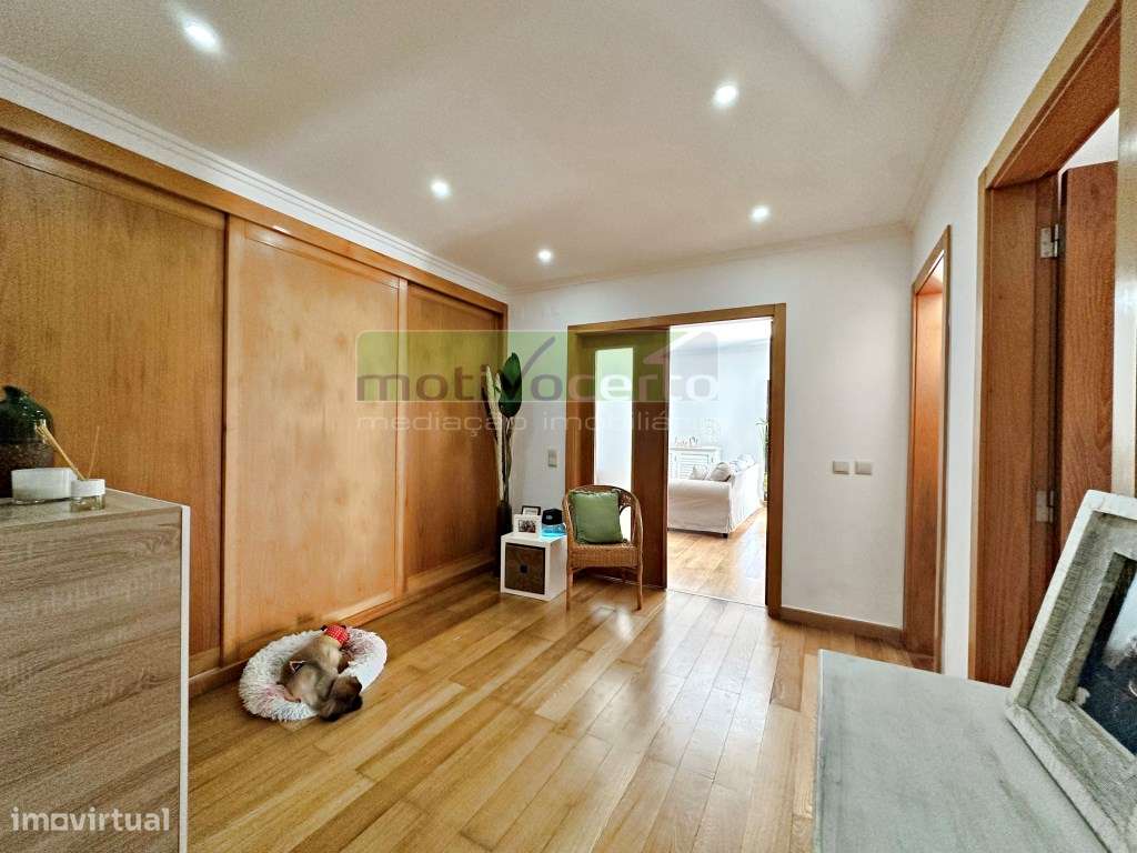 Magnífico T2 na Serra de Casal de Cambra com Terraço e Arrecadação-7
