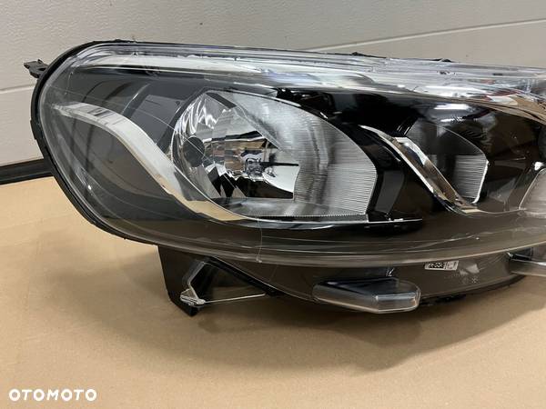 LAMPY TOYOTA PROACE II 2016-2023 ZWYKŁE REFLEKTORY TOYOTA PROACE II - 3