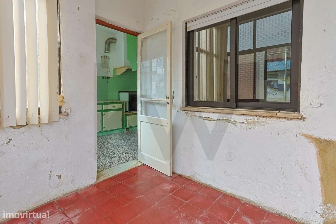 Apartamento T2 para Recuperar – Rua Júlia Franco, Barreiro! - Grande imagem: 5/18