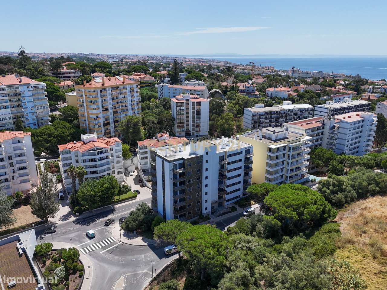 Elegante Apartamento T3 no Estoril com Box Fechada para 3 carros a pou-40