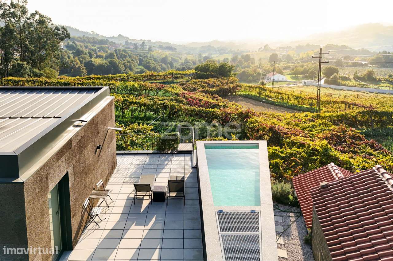 Moradia Contemporânea com Piscina e Vista Panorâmica em Amarante - Grande imagem: 1/44