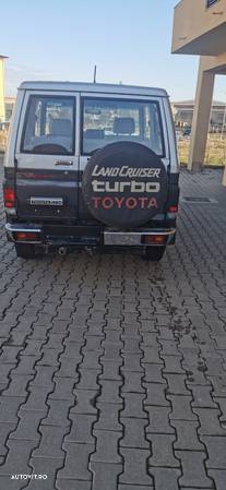 Toyota Land Cruiser - 4