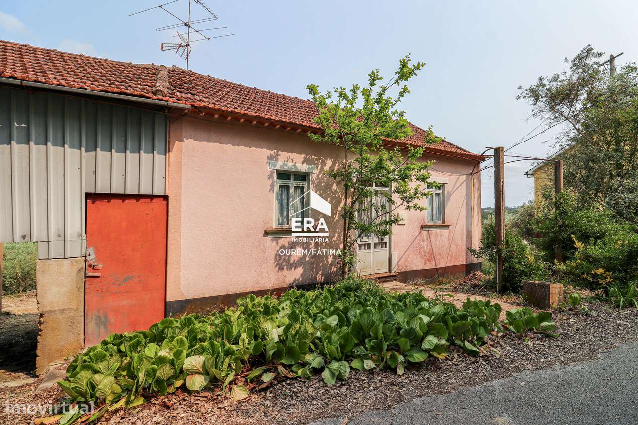 Moradia T2 localizada no Olival, Ourém - Grande imagem: 3/20