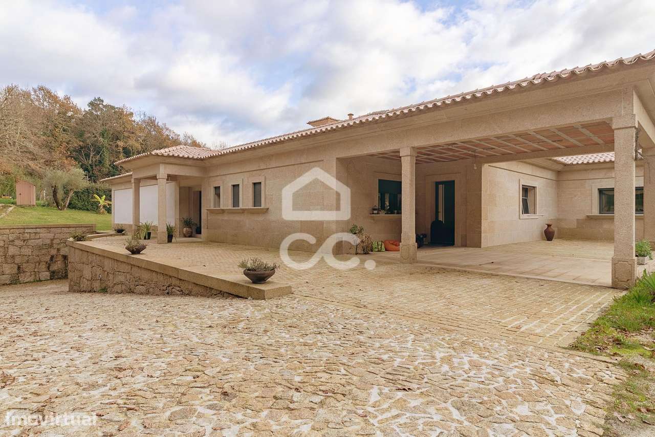 Moradia Térrea de Luxo com Cave | Conforto, Eficiência e Espaço Exteri-10