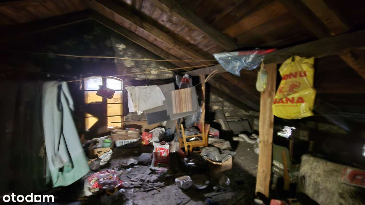 Przestronny dom z piwnicą i strychem-6