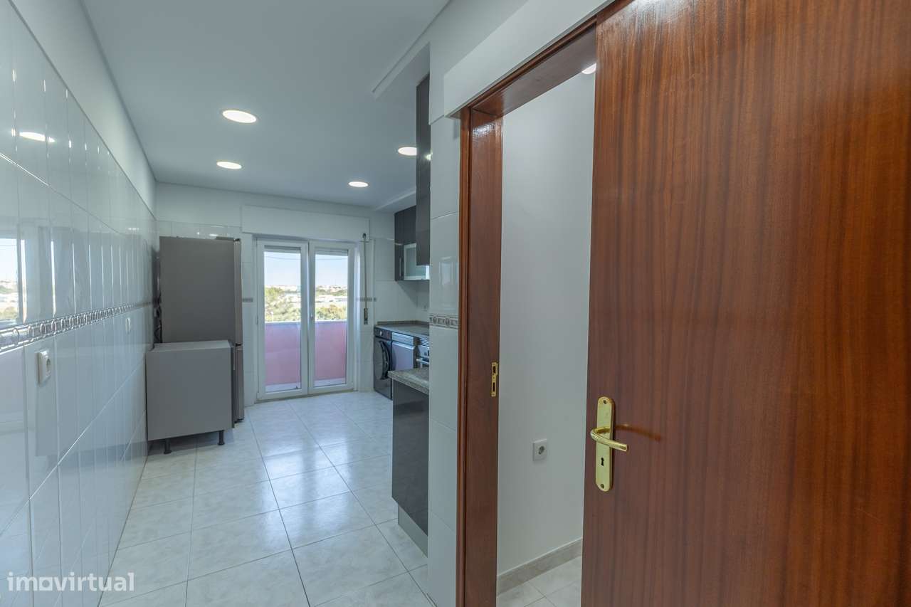 T2 com varanda, ar condicionado e elevador em Corroios - Grande imagem: 4/31