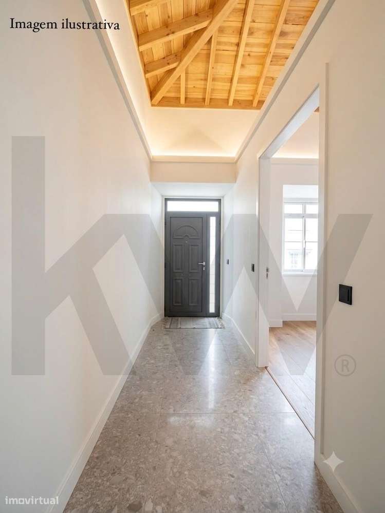 Moradia com Elevado Potencial no Centro de Vila do Porto-18