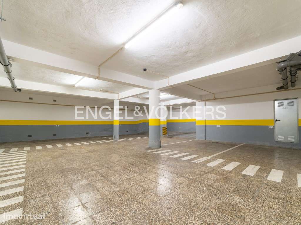 Apartamento T3 renovado no Principe Real-26