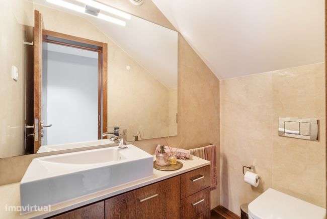 Exclusiva Moradia Individual Moderna e Luxuosa-31