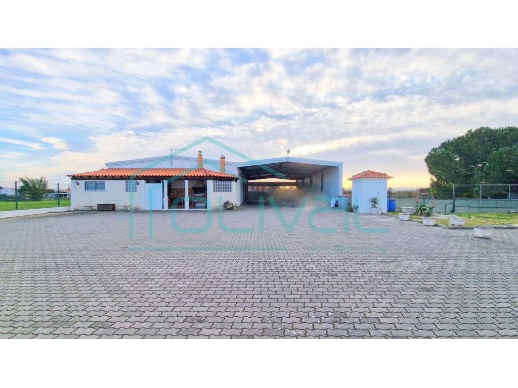 Espaço Comercial com armazéns-25