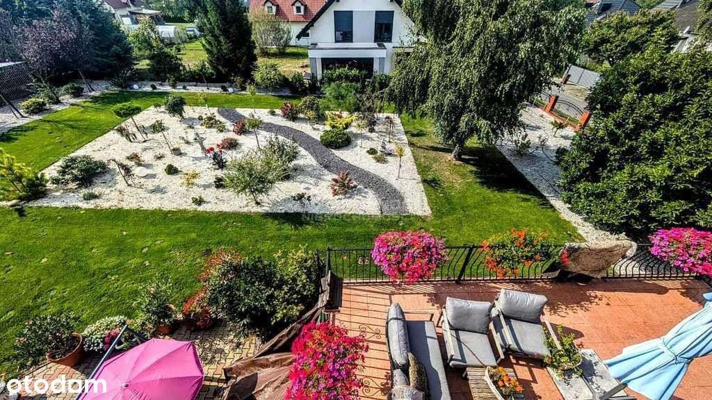 Atrakcyjny dom z piękną działką w Nowogrodźcu-17