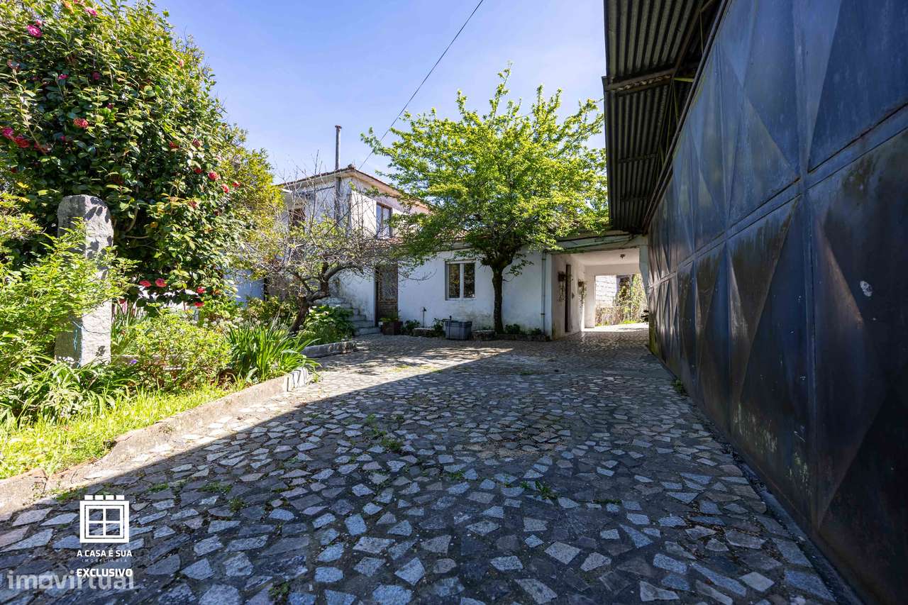 Moradia com duas habitações independentes em Lourosa - Exclusivo-12