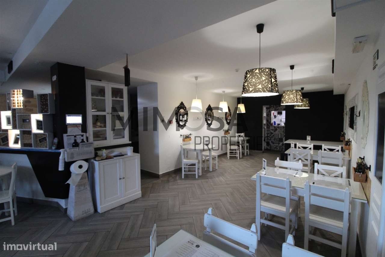 Loja com 2 licenças e grande potencial em zona movimentada - Grande imagem: 5/27