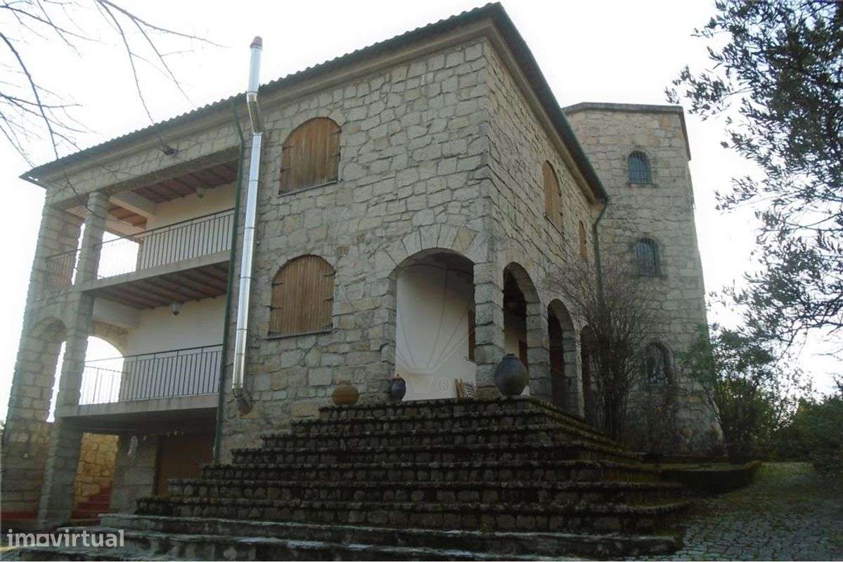 MORADIA COM PISCINA - Grande imagem: 3/50