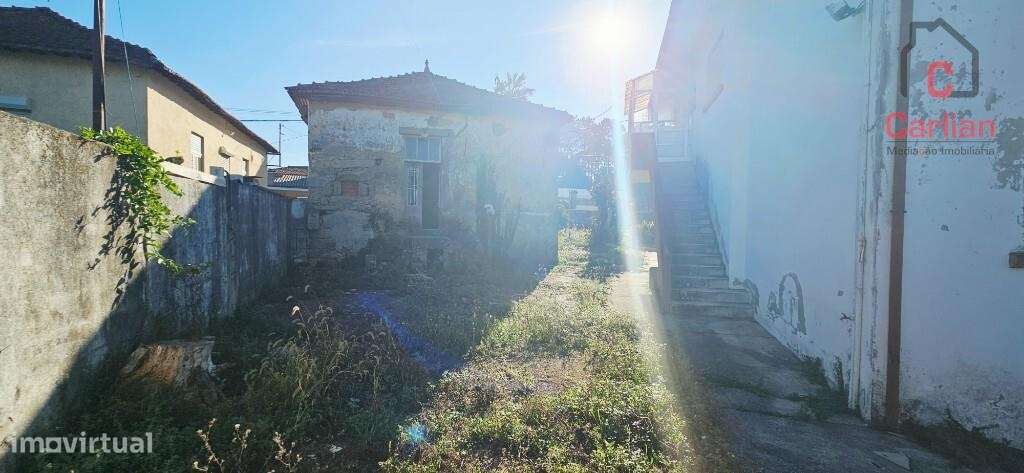 CONJUNTO DE 2 MORADIAS EM GULPILHARES-27