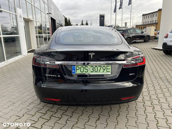 Tesla Model S - 11