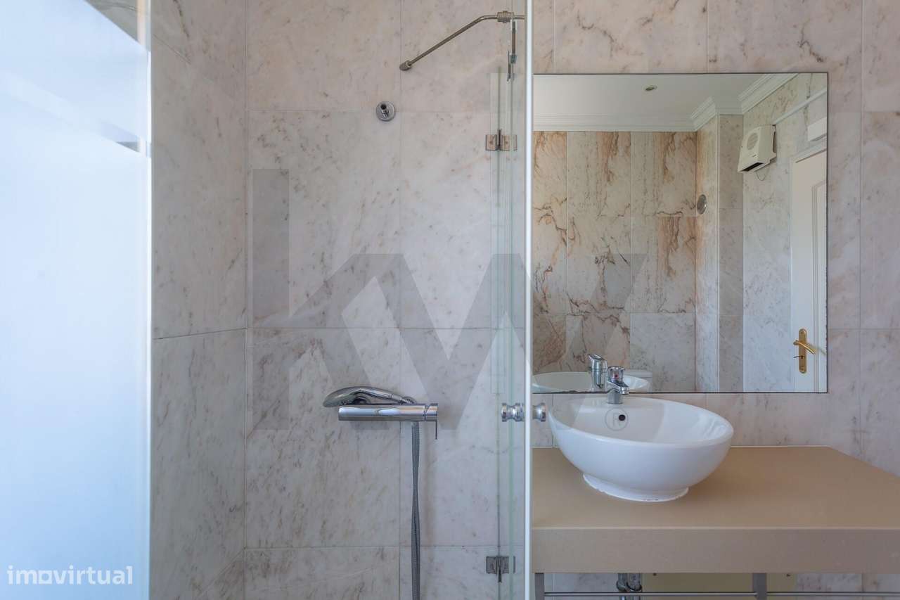 Moradia Isolada | 5 Quartos, Jardim, Garagem para 4 Carros-30