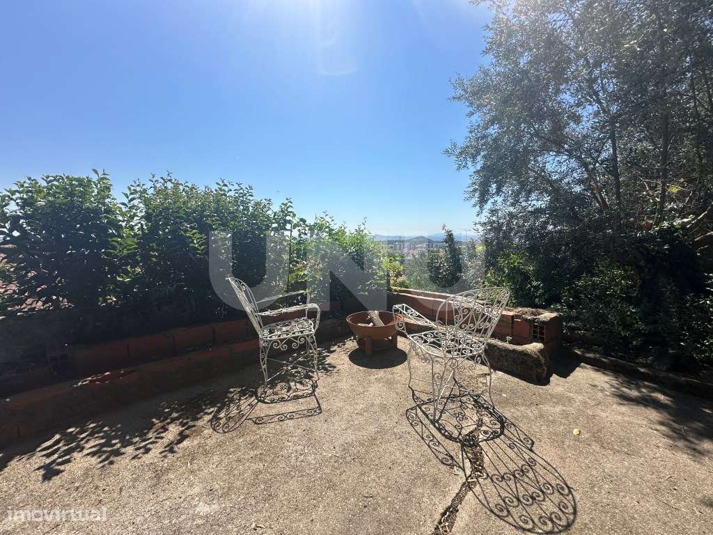 Apartamento T4 com Terraço e Logradouro - Zona Histórica-3