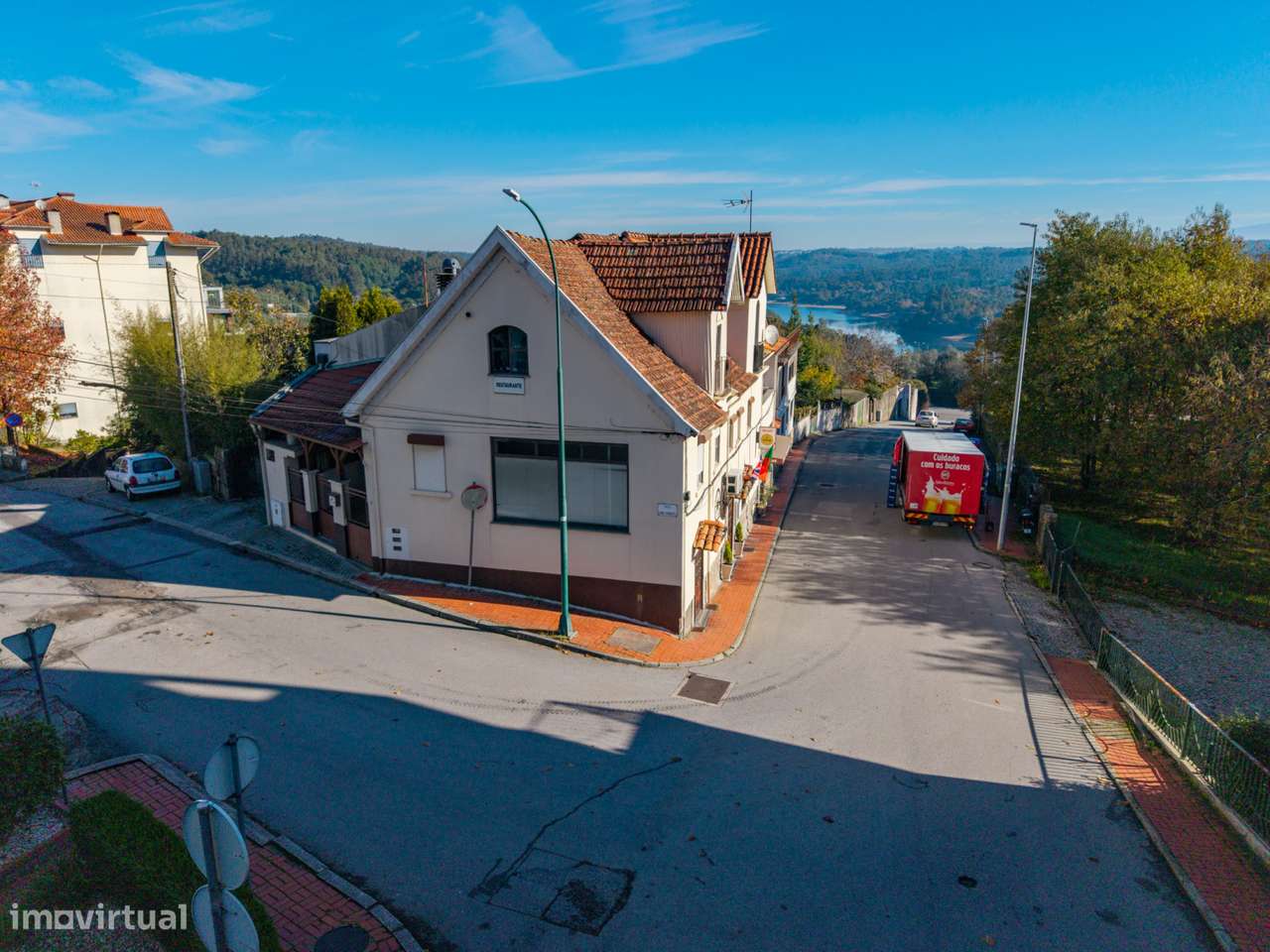 Prédio com Espaço de Restauração e 5 Apartamentos – Santa Comba Dão-1