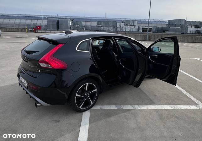 Volvo V40 D2 R-Design - 40