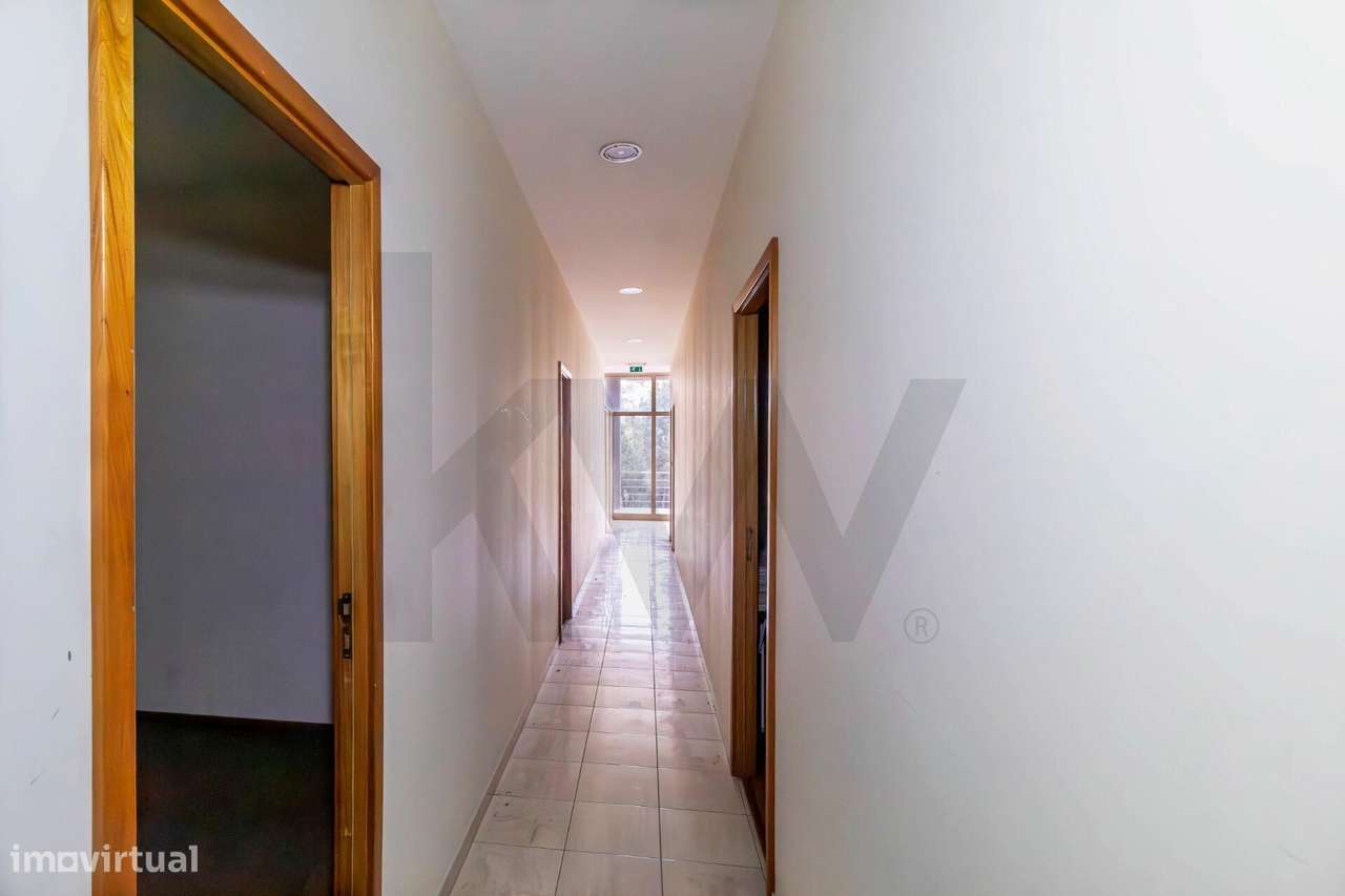 Loja térrea no centro de Canedo. - Grande imagem: 3/17