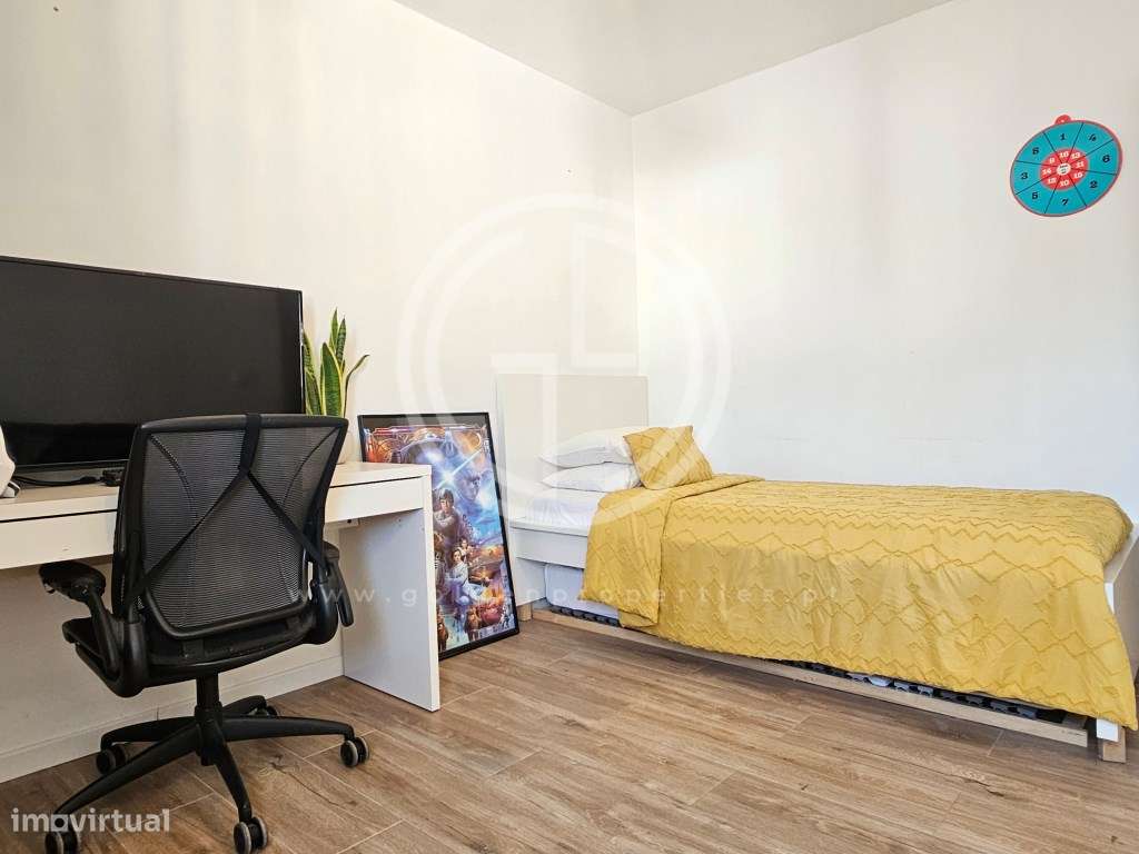 Apartamento T2 em Quarteira, com espaçoso terraço, e perto da praia-11