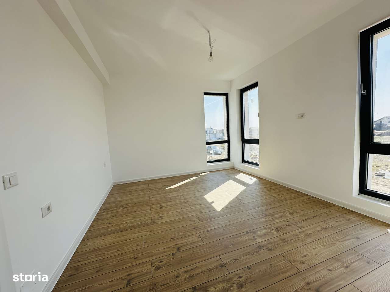 Casă Modernă de vânzare - 5 camere / 330 mp – Com. Berceni | 179.000 €-14