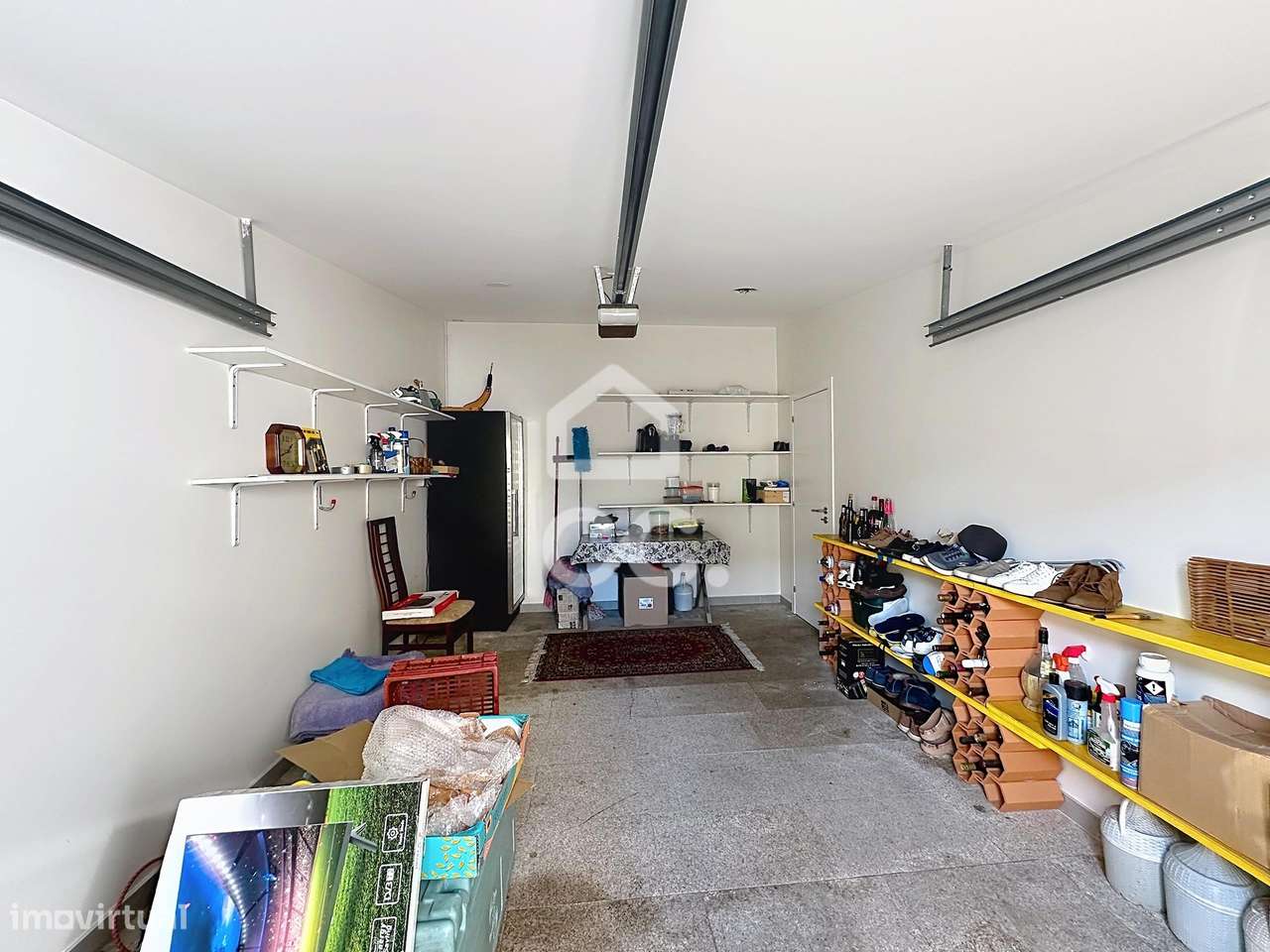 Moradia T4, um dos quartos do rés do chão, com garagem e anexos-21