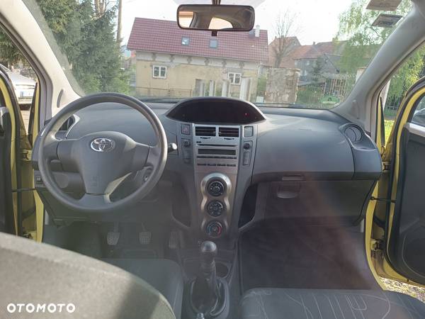 Toyota Yaris 1.0 VVT-i - 9