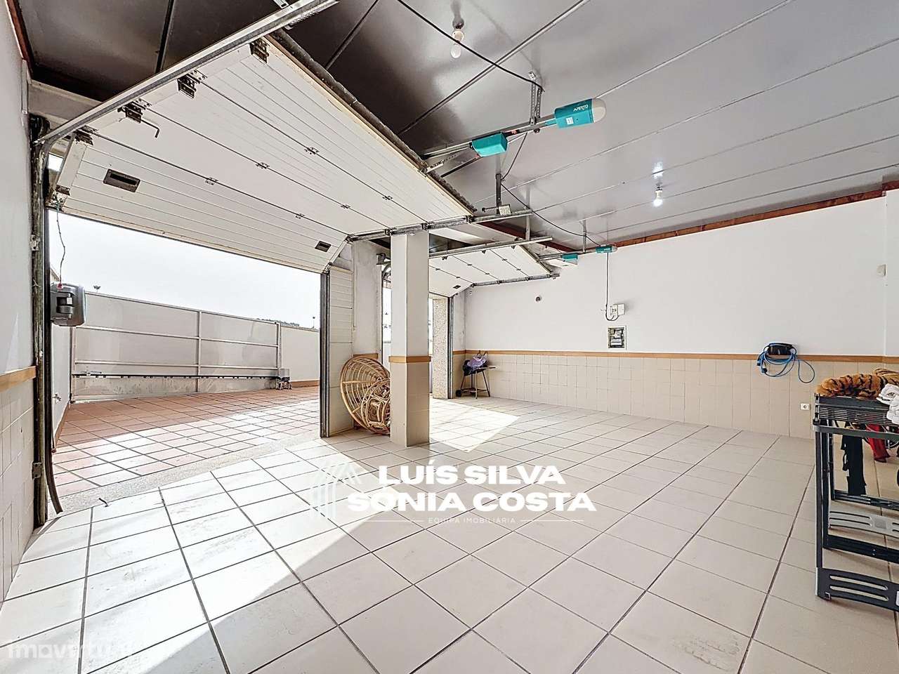 Moradia T4 Excelente Estado e Áreas | 2 Suites, Jacuzzi, Painéis...-36